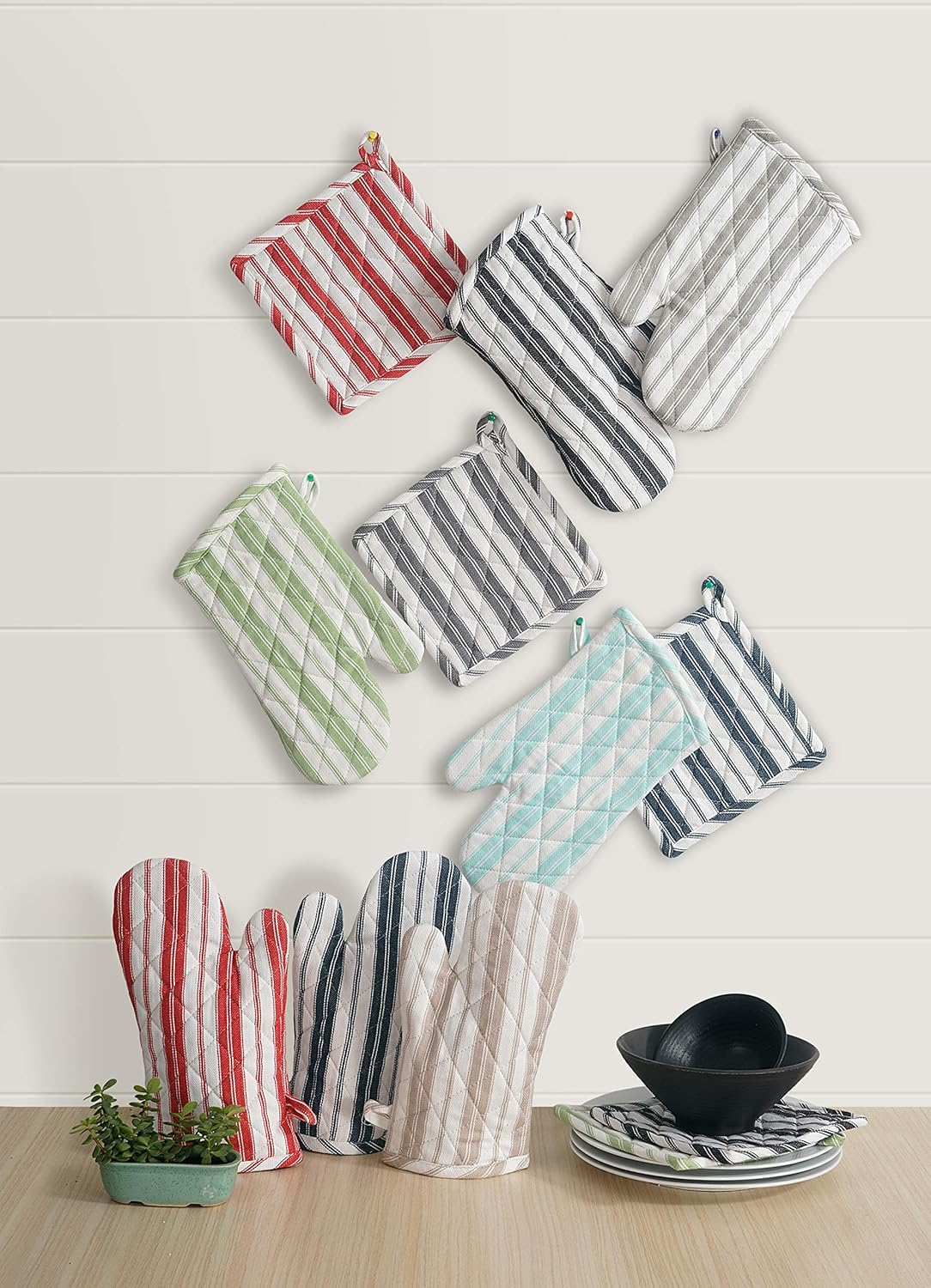 Oven Mitts & Potholder Set - Durable Heat Resistant Gloves - Thick Mittens for Kitchen - Suitable for Cooking, Baking, Grilling – BBQ - 2 Oven Mitts & 2 Potholders – Light Blue Stripes - Casa De Lan