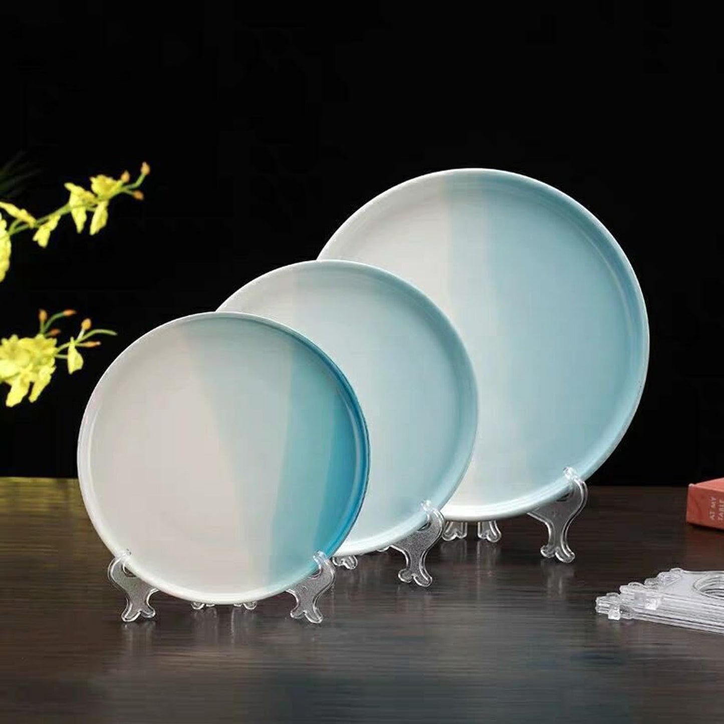 12 Pack 7 Inch Clear Plastic Easels or Stand/Plate Holders to Display Pictures or Other Items at Weddings, Plate Stands for Home Decoration, Birthdays, Tables