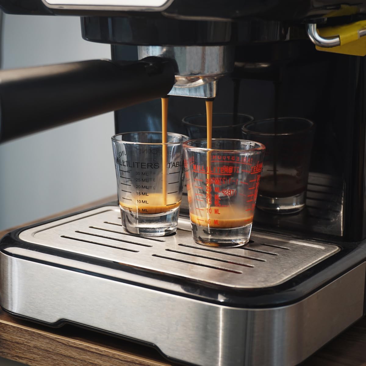 Shot Glasses Measuring cup Espresso Shot Glass Liquid Heavy Glass Wine Glass 2 Pack 26-Incremental Measurement 1oz, 6 Tsp, 2 Tbs, 30ml (Black and Red)