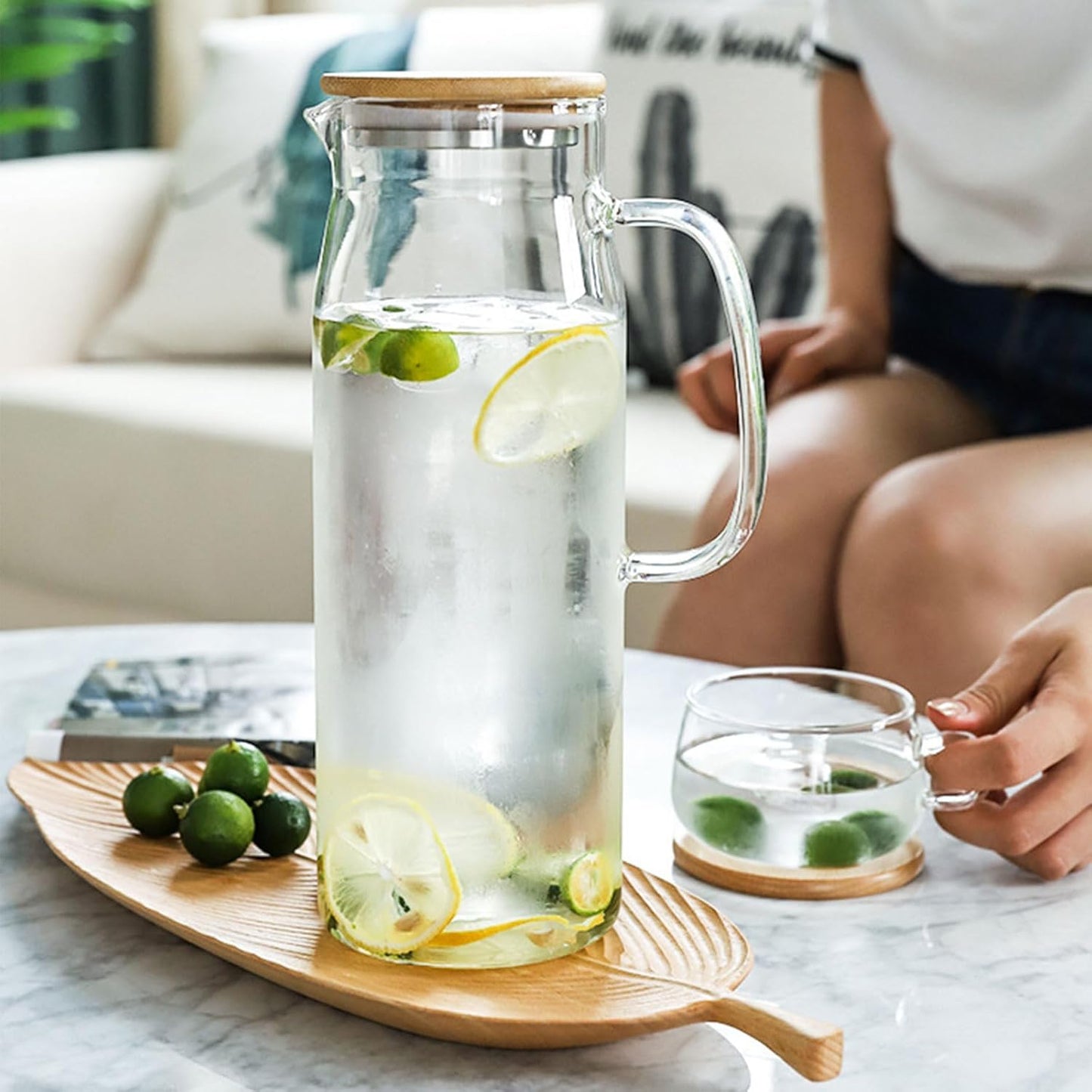 hjn Glass Water Pitcher with Lid Glass Carafe with Handle, Fridge Water Jug for Cold or Hot Beverages, Iced Tea, Milk, Juice 1500ml/51oz & bamboo lid