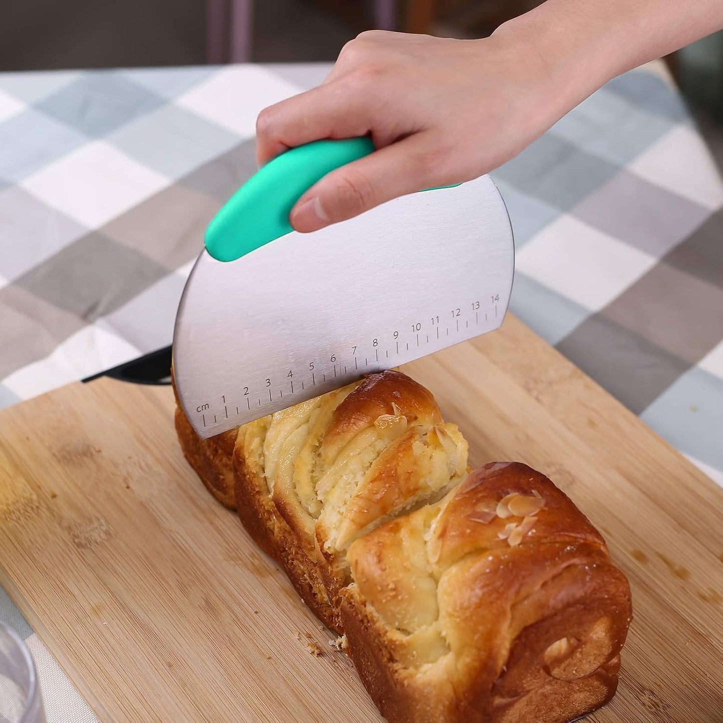 1 pcs Dough Pastry Scraper Chopper/Stainless Steel Dough Scraper Cutter with Ergonomic Rubber Non-Slip Grip/Dough Scraper Cutter/Pro Pastry Pizza Cutter Chopper (Blue-green)