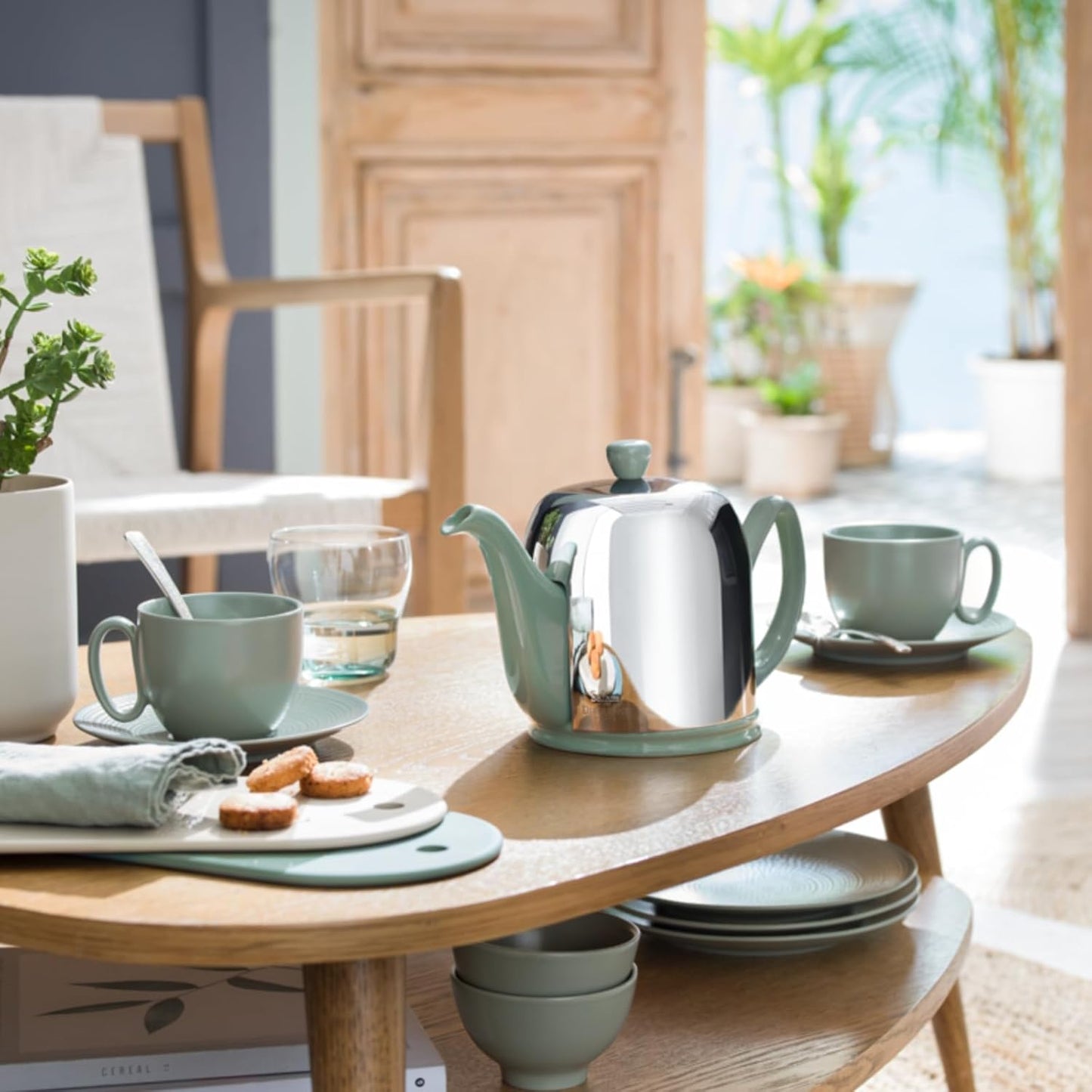 Salam Luxury French Tea Pot - Porcelain Teapot with Bronze Stainless Steel Cover, Ceramic Tea Kettle for Loose Tea, Removable Infuser, 6 Cup Capacity, 36oz - White