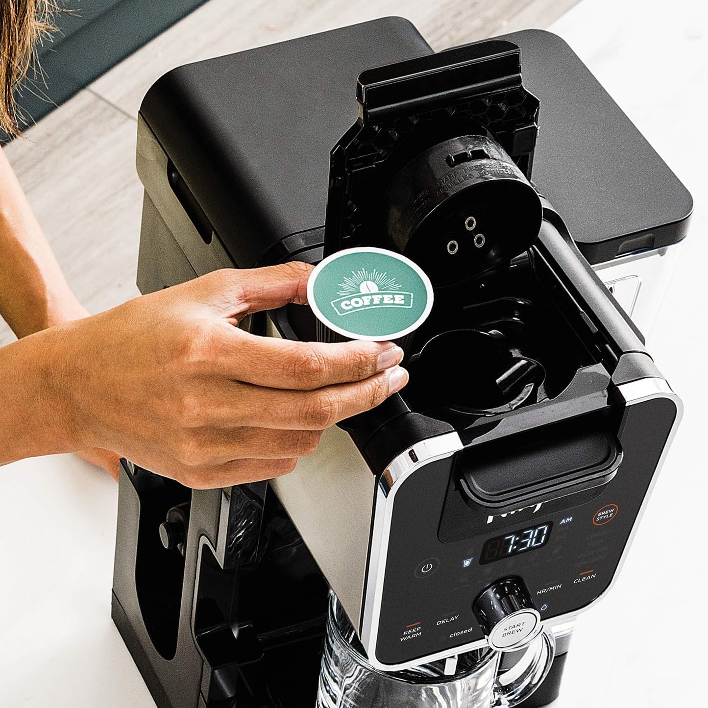 Ninja | Coffee Maker | DualBrew Single Serve System | 4 Brew Styles | Keep Warm Feature & Buit- In Frother | 14 Cup Glass Carafe & Removable 70oz Water Reservoir | Black | CFP451A