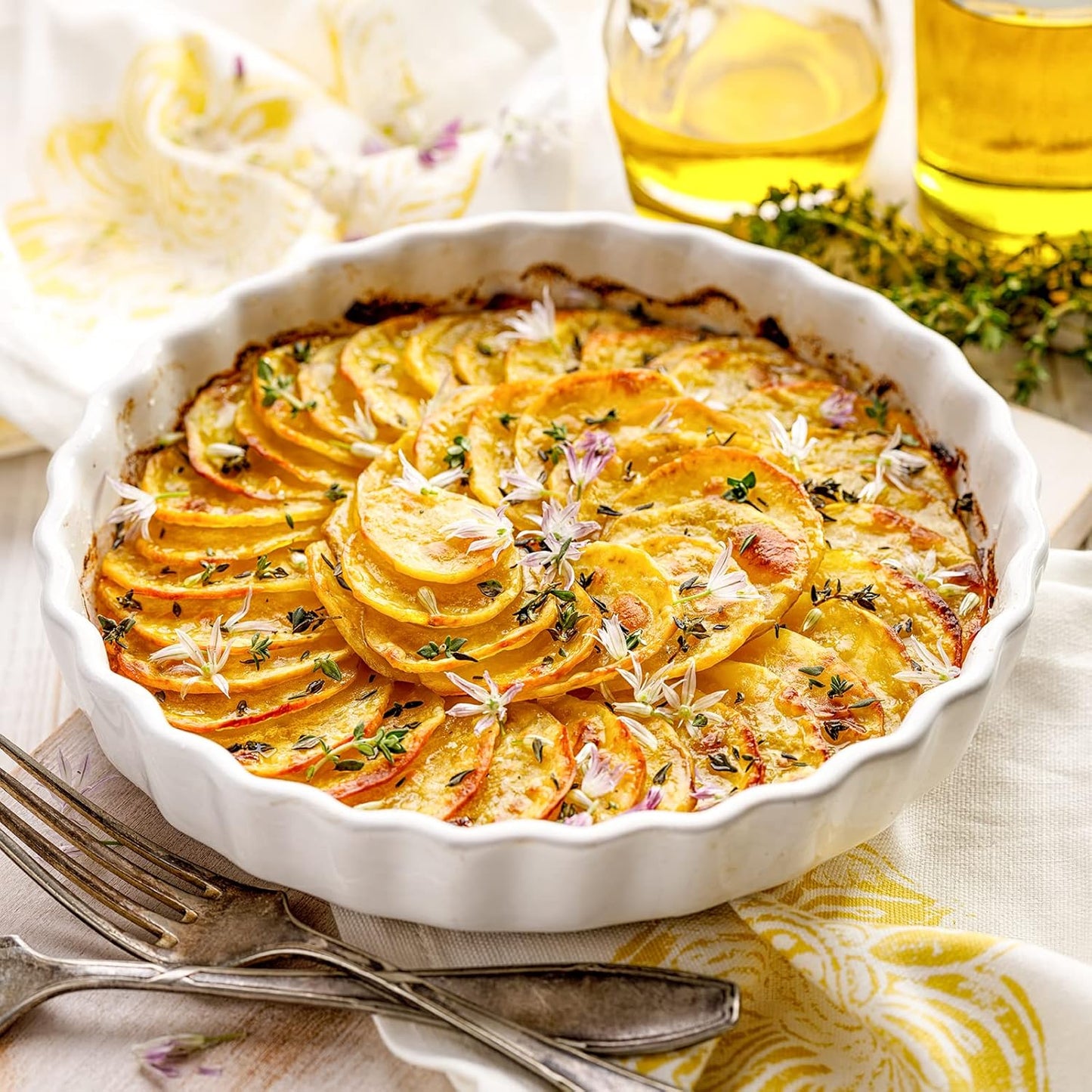 DELLING Set of 2 Tart Pans, 9.5 inch Quiche Pan, Ceramic Fluted Quiche Baking Dish/Pie Pan, Perfect for Baking Tart Pies and Chicken Pot Pie, Cheesecake, Creme Brulee, Round, White