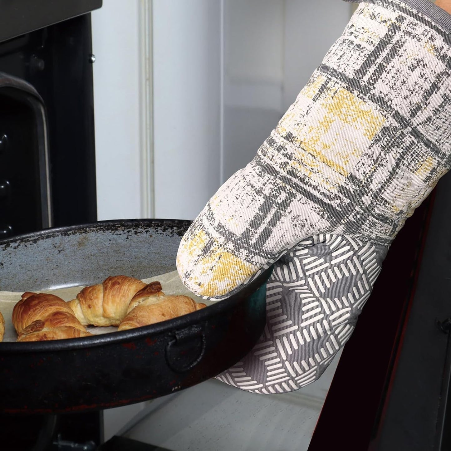 Thumb Oven Mitts, Heat and Slip Resistant Silicone Kitchen Mittens 2-Pack Set, Vintage Plaid Soft Long Oven Gloves, Flexible Thick Potholders for Safe Baking Cooking and Grilling (Vintage Grey)