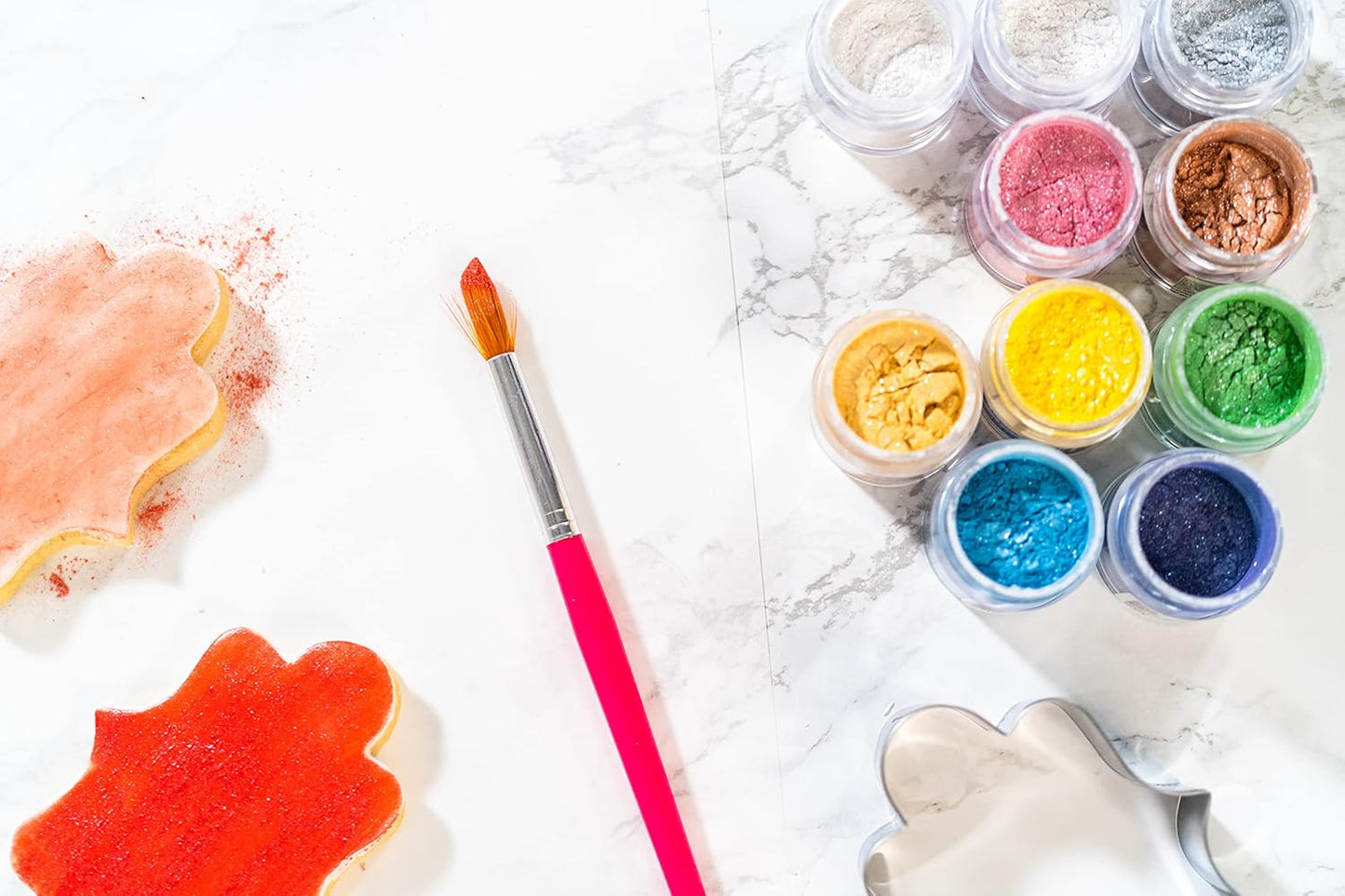 Bakerpan Pearl Luster Dust Edible, Silver Edible Glitter for Cocktails, 4 Grams Edible Glitter for Cake Decorating, Cookies, Chocolates and Candies, Drinks (Made in USA)