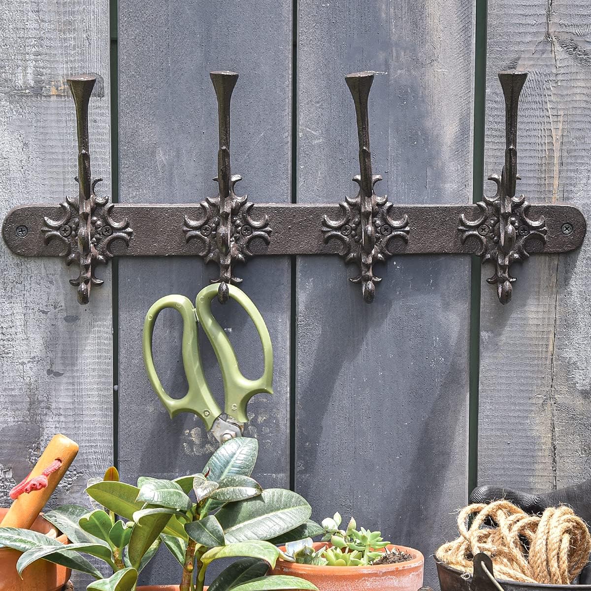 Sungmor Vintage Cast Iron Wall Hook Rack - Ornate 4-Hooks Coat and Hat Organizer - Heavy Duty Decorative Hanger for Entryway, Bathroom, or Mudroom - Retro Court Style & Rustic Bronze Finish