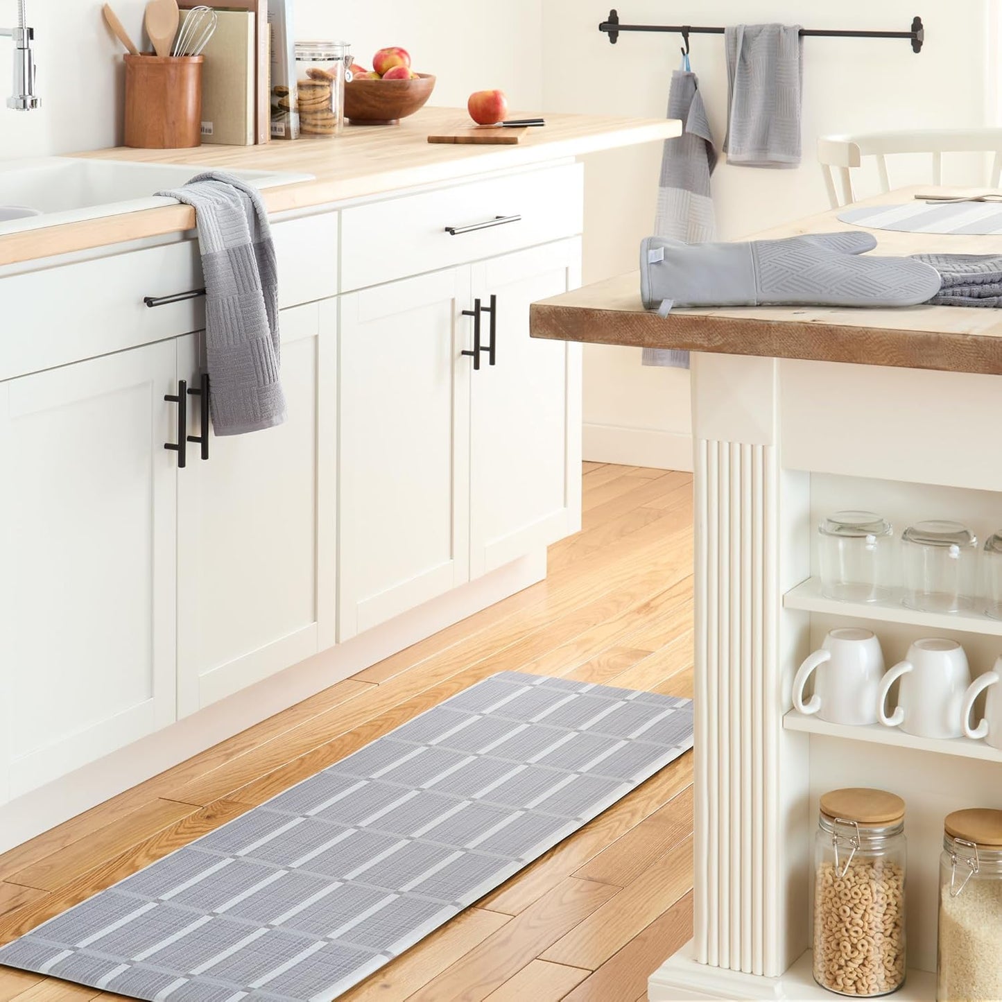 TOWN & COUNTRY BASICS Basketweave Soft Silicone Pot Holder 2-Pack Set, Heat Resistant up to 500F, Flexible Silicone, Non-Slip Grip, Grey, 7.5"x10"